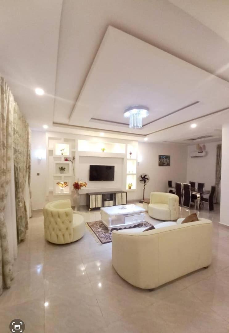 Two Bedroom Property In Abuja Luaran gambar