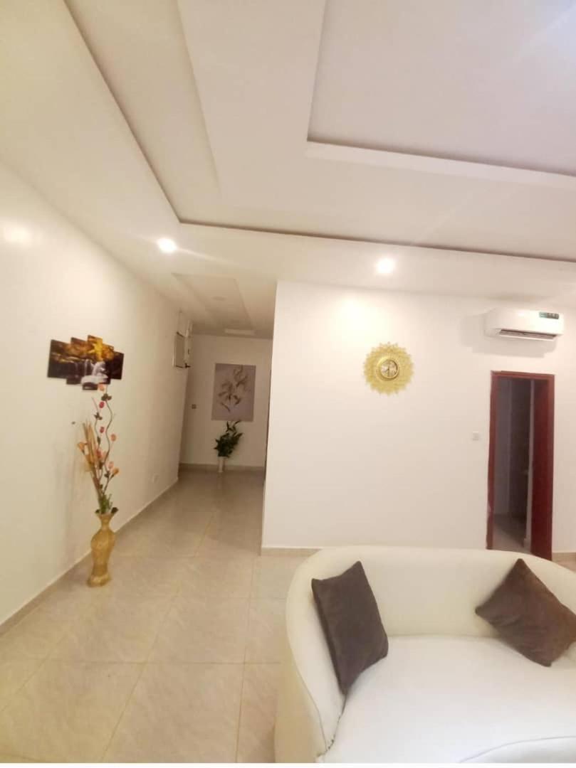 Two Bedroom Property In Abuja Luaran gambar